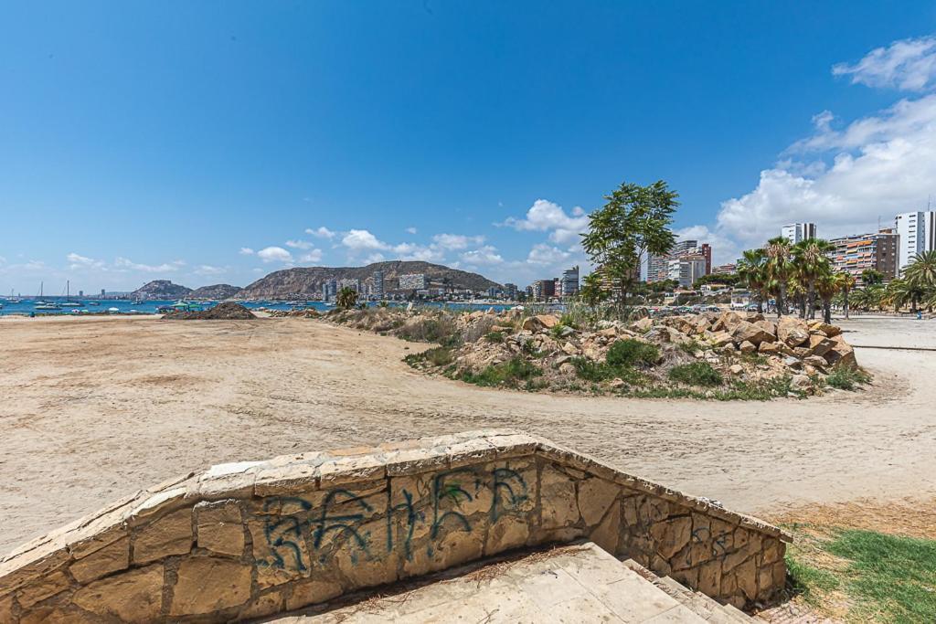 Lovely Flat On The Beach - Awesome View Alicante Exterior photo